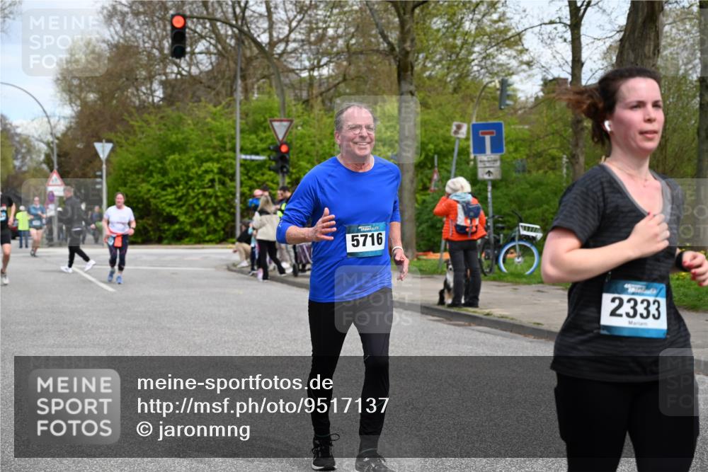 12.04.2026 - 45. Internationalen Wilhelmsburger Insellauf J. Mangold http://msf.ph/oto/9517137 12.04.2026 13:20:56 Ziel 2013, 3233, 5230, 3766, 4103, 4341, 5633, 4284, 4293, 5543, 2363, 2101, 4417, 4417, 3552, 3551, 2333, 4018, 5716, 4319, 5297, 5297, 4878, 5484, 2692, 4444, 4800, 4047, 2175 meine-sportfotos.de