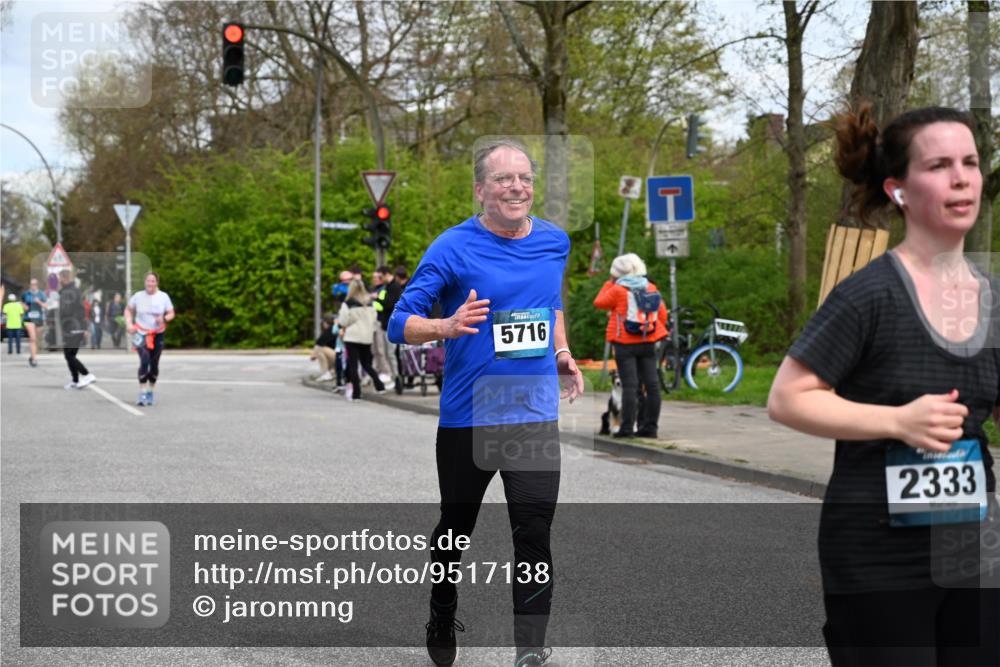 12.04.2026 - 45. Internationalen Wilhelmsburger Insellauf J. Mangold http://msf.ph/oto/9517138 12.04.2026 13:20:56 Ziel 2013, 3233, 5230, 3766, 4103, 4341, 5633, 4284, 4293, 5543, 2363, 2101, 4417, 4417, 3552, 3551, 2333, 4018, 5716, 4319, 5297, 5297, 4878, 5484, 2692, 4444, 4800, 4047, 2175 meine-sportfotos.de
