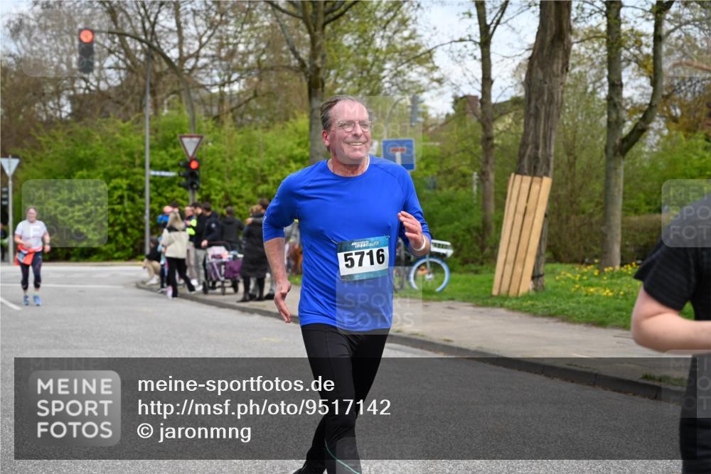 12.04.2026 - 45. Internationalen Wilhelmsburger Insellauf J. Mangold http://msf.ph/oto/9517142 12.04.2026 13:20:56 Ziel 2013, 3233, 5230, 3766, 4103, 4341, 5633, 4284, 4293, 5543, 2363, 2101, 4417, 4417, 3552, 3551, 2333, 4018, 5716, 4319, 5297, 5297, 4878, 5484, 2692, 4444, 4800, 4047, 2175 meine-sportfotos.de