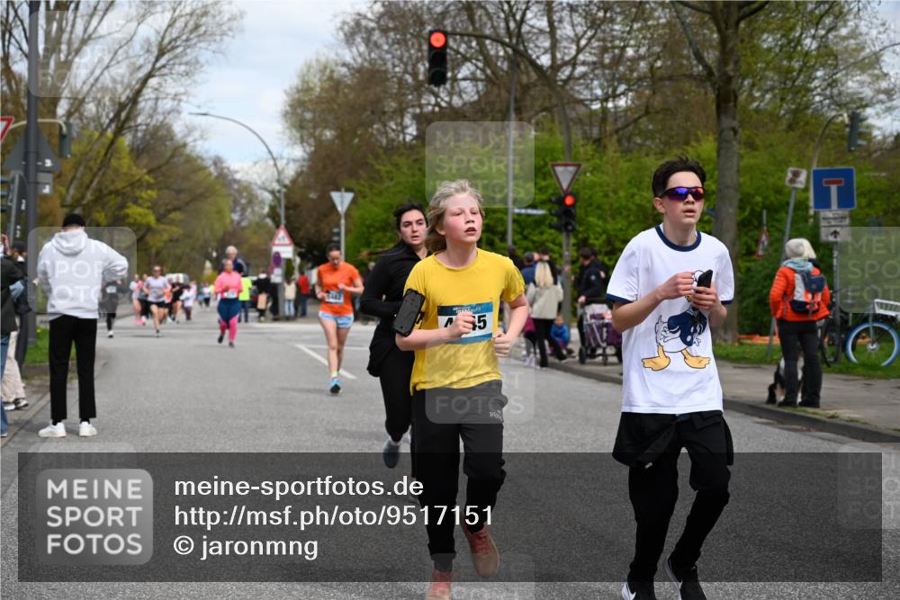 12.04.2026 - 45. Internationalen Wilhelmsburger Insellauf J. Mangold http://msf.ph/oto/9517151 12.04.2026 13:21:09 Ziel 4341, 5633, 4284, 4293, 5543, 2363, 2101, 4417, 3552, 3551, 2333, 4018, 5716, 4319, 5297, 4878, 5484, 2692, 4444, 4800, 4047, 2175, 3402, 3402, 5482, 4017 meine-sportfotos.de