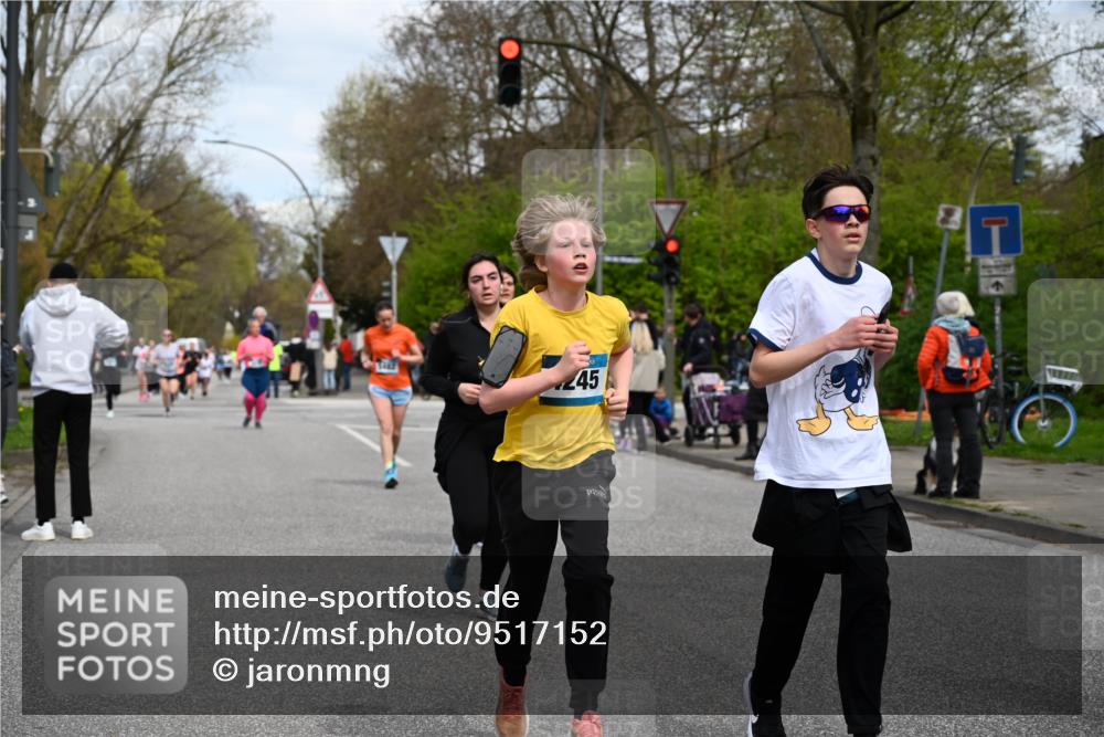 12.04.2026 - 45. Internationalen Wilhelmsburger Insellauf J. Mangold http://msf.ph/oto/9517152 12.04.2026 13:21:09 Ziel 4341, 5633, 4284, 4293, 5543, 2363, 2101, 4417, 3552, 3551, 2333, 4018, 5716, 4319, 5297, 4878, 5484, 2692, 4444, 4800, 4047, 2175, 3402, 3402, 5482, 4017 meine-sportfotos.de