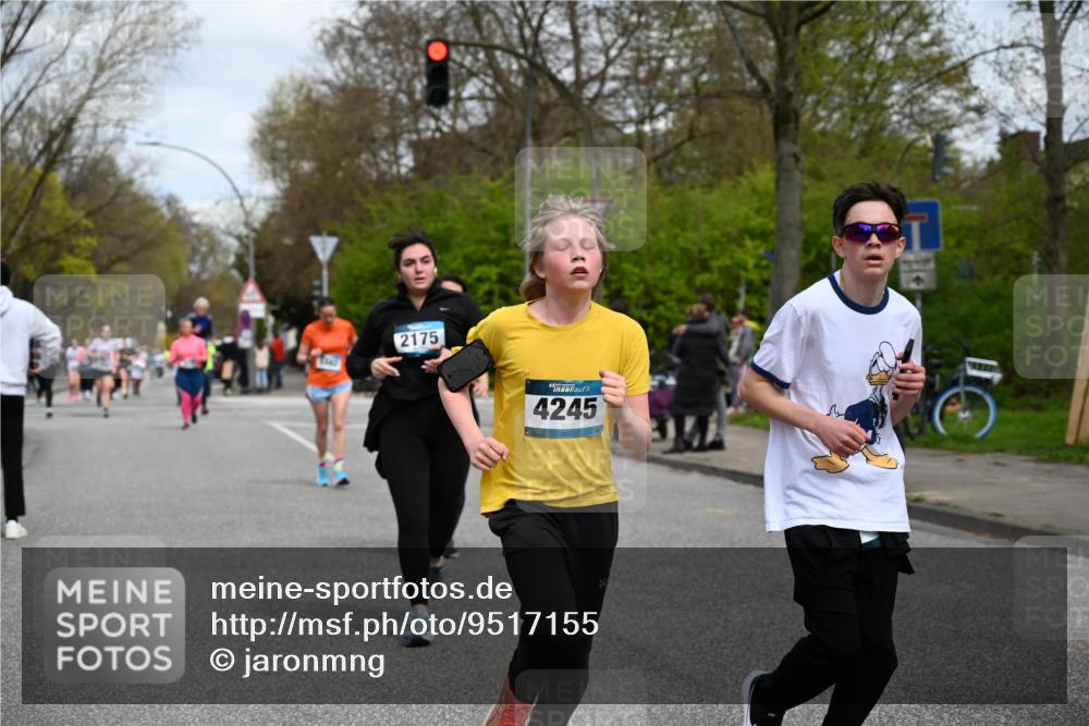 12.04.2026 - 45. Internationalen Wilhelmsburger Insellauf J. Mangold http://msf.ph/oto/9517155 12.04.2026 13:21:09 Ziel 4341, 5633, 4284, 4293, 5543, 2363, 2101, 4417, 3552, 3551, 2333, 4018, 5716, 4319, 5297, 4878, 5484, 2692, 4444, 4800, 4047, 2175, 3402, 3402, 5482, 4017 meine-sportfotos.de
