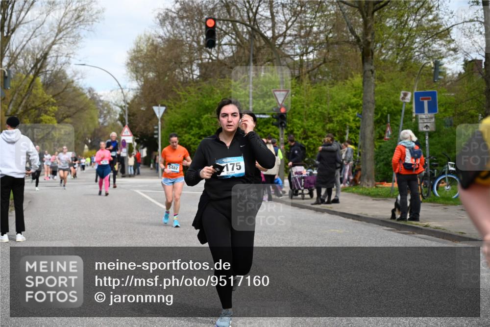 12.04.2026 - 45. Internationalen Wilhelmsburger Insellauf J. Mangold http://msf.ph/oto/9517160 12.04.2026 13:21:10 Ziel 5633, 4284, 4293, 5543, 2363, 2101, 4417, 3552, 3551, 2333, 4018, 5716, 4319, 5297, 4878, 5484, 4878, 5484, 2692, 4444, 4800, 4047, 2175, 3402, 5482, 4017, 3676 meine-sportfotos.de