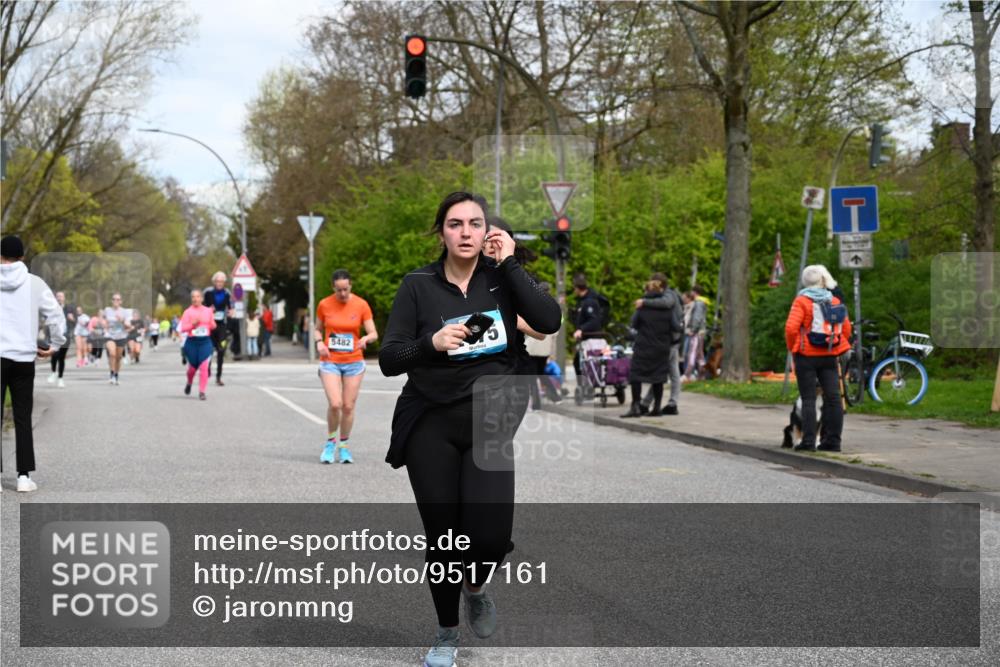 12.04.2026 - 45. Internationalen Wilhelmsburger Insellauf J. Mangold http://msf.ph/oto/9517161 12.04.2026 13:21:10 Ziel 5633, 4284, 4293, 5543, 2363, 2101, 4417, 3552, 3551, 2333, 4018, 5716, 4319, 5297, 4878, 5484, 4878, 5484, 2692, 4444, 4800, 4047, 2175, 3402, 5482, 4017, 3676 meine-sportfotos.de