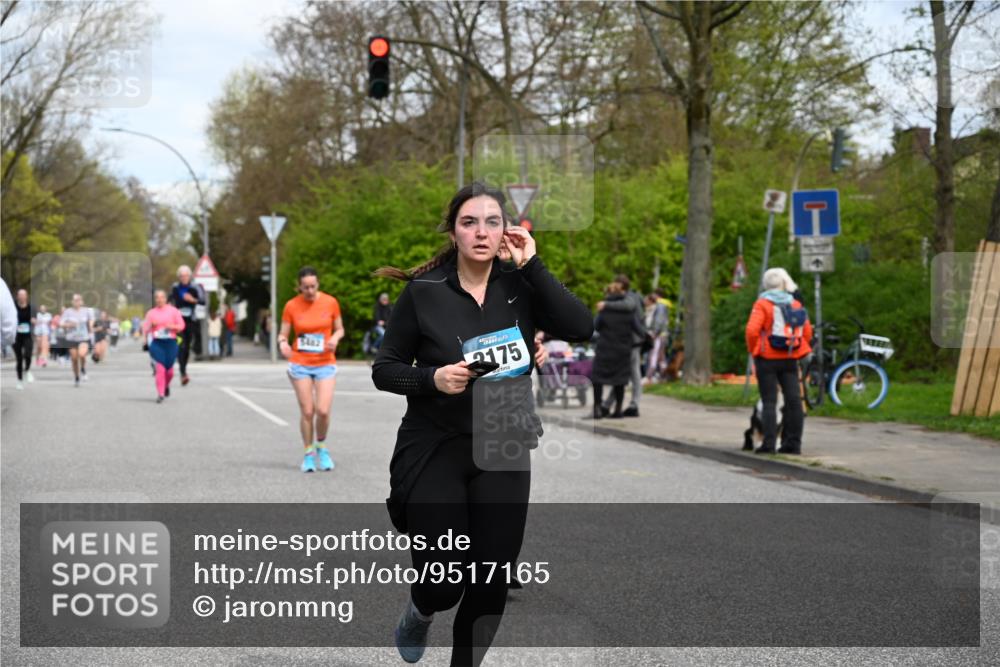 12.04.2026 - 45. Internationalen Wilhelmsburger Insellauf J. Mangold http://msf.ph/oto/9517165 12.04.2026 13:21:11 Ziel 4284, 4293, 5543, 2363, 2101, 4417, 3552, 3551, 2333, 4018, 5716, 4319, 5297, 4878, 5484, 2692, 4444, 4800, 4047, 2175, 3402, 5482, 4017, 3676, 2628 meine-sportfotos.de