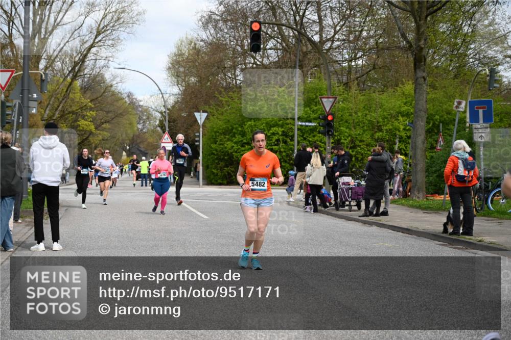 12.04.2026 - 45. Internationalen Wilhelmsburger Insellauf J. Mangold http://msf.ph/oto/9517171 12.04.2026 13:21:12 Ziel 4293, 5543, 2363, 2101, 4417, 3552, 3551, 2333, 4018, 5716, 4319, 5297, 4878, 5484, 2692, 2692, 4444, 4800, 4047, 2175, 3402, 5482, 4017, 3676, 2628, 3251 meine-sportfotos.de