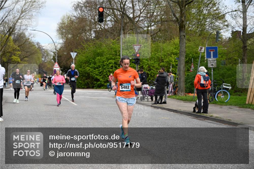 12.04.2026 - 45. Internationalen Wilhelmsburger Insellauf J. Mangold http://msf.ph/oto/9517179 12.04.2026 13:21:13 Ziel 5543, 2363, 2101, 4417, 3552, 3551, 2333, 4018, 5716, 4319, 5297, 4878, 5484, 2692, 4444, 4800, 4047, 2175, 3402, 5482, 5482, 4017, 3676, 2628, 3251 meine-sportfotos.de