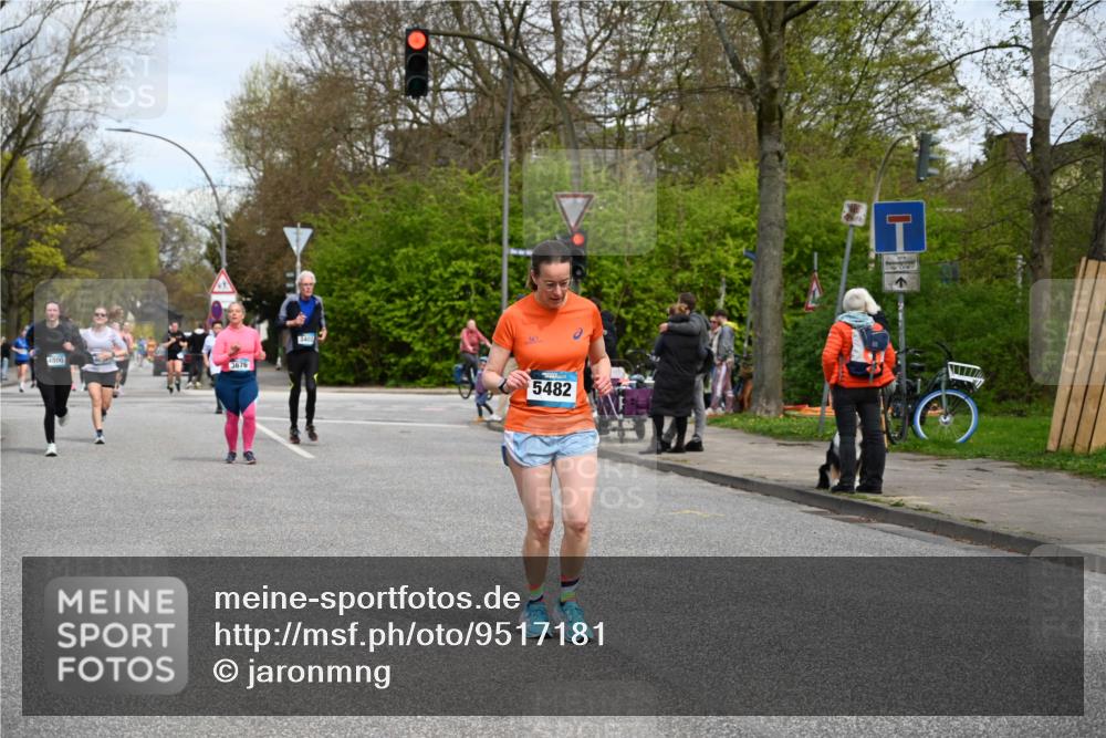 12.04.2026 - 45. Internationalen Wilhelmsburger Insellauf J. Mangold http://msf.ph/oto/9517181 12.04.2026 13:21:13 Ziel 5543, 2363, 2101, 4417, 3552, 3551, 2333, 4018, 5716, 4319, 5297, 4878, 5484, 2692, 4444, 4800, 4047, 2175, 3402, 5482, 5482, 4017, 3676, 2628, 3251 meine-sportfotos.de