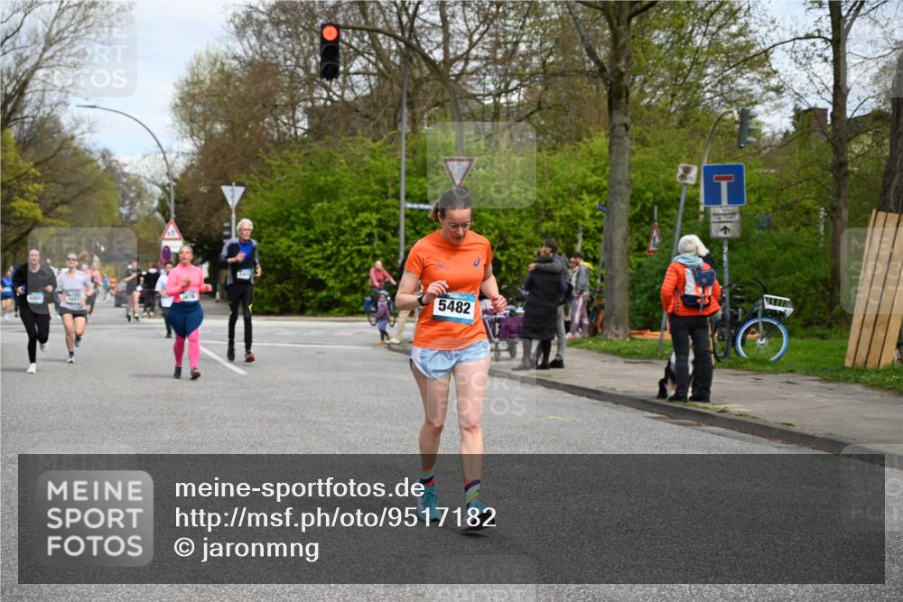 12.04.2026 - 45. Internationalen Wilhelmsburger Insellauf J. Mangold http://msf.ph/oto/9517182 12.04.2026 13:21:13 Ziel 5543, 2363, 2101, 4417, 3552, 3551, 2333, 4018, 5716, 4319, 5297, 4878, 5484, 2692, 4444, 4800, 4047, 2175, 3402, 5482, 5482, 4017, 3676, 2628, 3251 meine-sportfotos.de