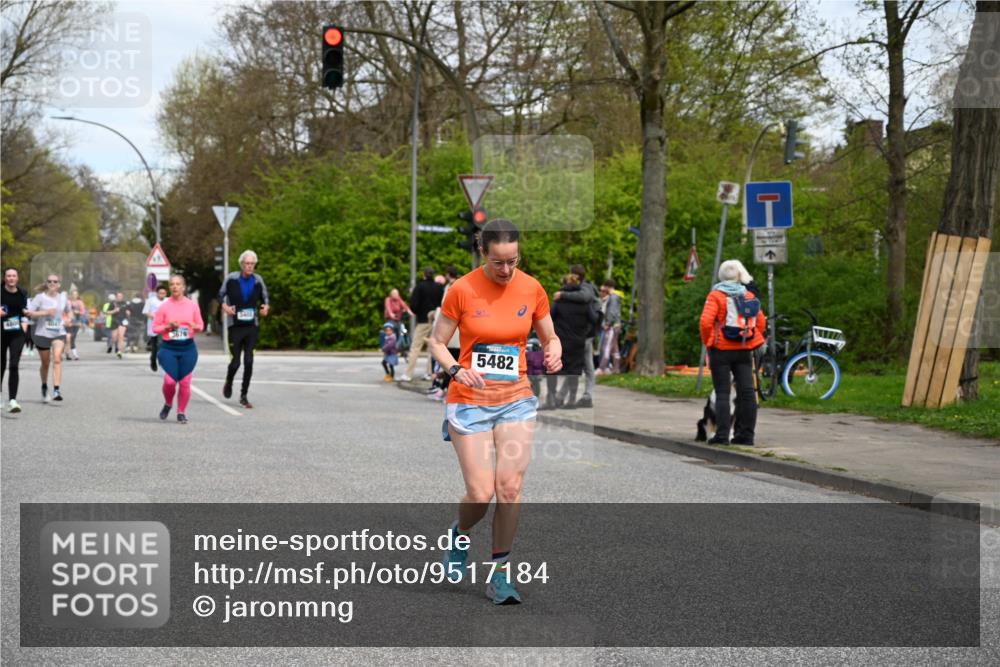 12.04.2026 - 45. Internationalen Wilhelmsburger Insellauf J. Mangold http://msf.ph/oto/9517184 12.04.2026 13:21:14 Ziel 5543, 2363, 2101, 4417, 3552, 3551, 2333, 4018, 5716, 4319, 5297, 4878, 5484, 2692, 4444, 4800, 4047, 2175, 3402, 5482, 4017, 3676, 2628, 3251, 5201 meine-sportfotos.de
