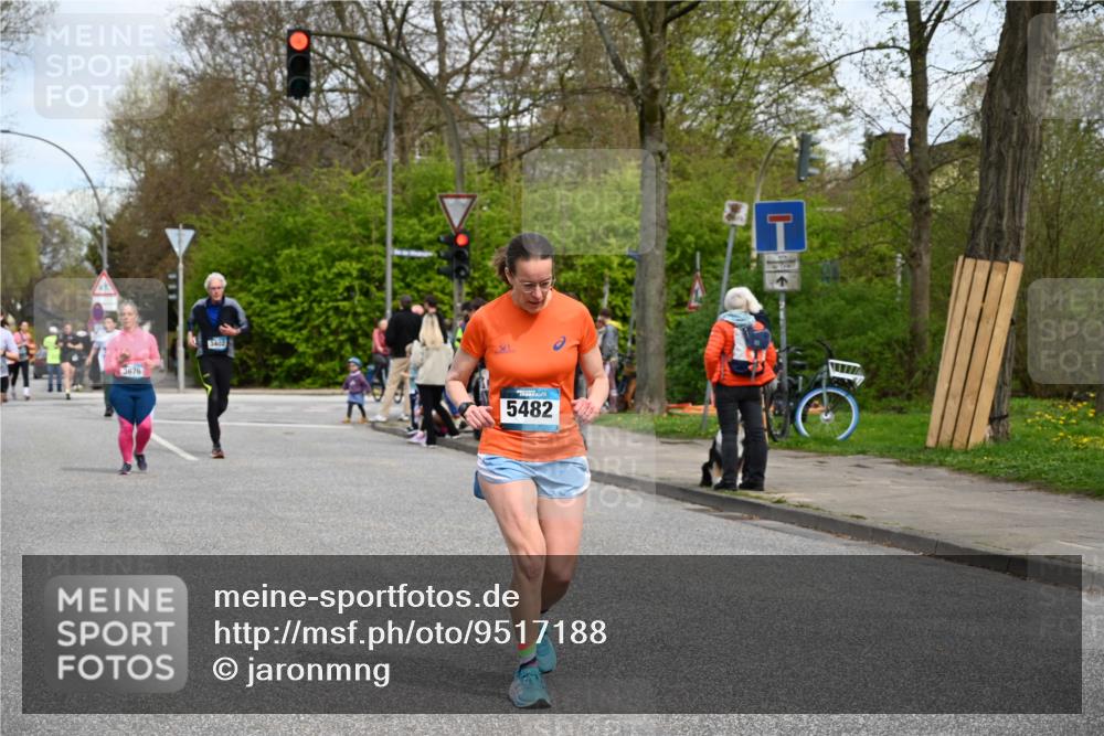 12.04.2026 - 45. Internationalen Wilhelmsburger Insellauf J. Mangold http://msf.ph/oto/9517188 12.04.2026 13:21:14 Ziel 5543, 2363, 2101, 4417, 3552, 3551, 2333, 4018, 5716, 4319, 5297, 4878, 5484, 2692, 4444, 4800, 4047, 2175, 3402, 5482, 4017, 3676, 2628, 3251, 5201 meine-sportfotos.de