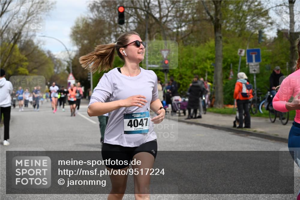 12.04.2026 - 45. Internationalen Wilhelmsburger Insellauf J. Mangold http://msf.ph/oto/9517224 12.04.2026 13:21:21 Ziel 4417, 3552, 3551, 2333, 4018, 5716, 4319, 5297, 4878, 5484, 2692, 4444, 4800, 4047, 2175, 3402, 3402, 5482, 4017, 3676, 2628, 3251, 5201, 3109, 4404, 4362, 2473, 2552, 2130 meine-sportfotos.de