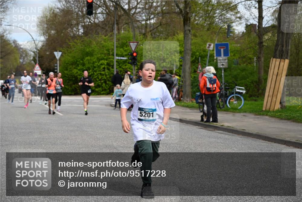 12.04.2026 - 45. Internationalen Wilhelmsburger Insellauf J. Mangold http://msf.ph/oto/9517228 12.04.2026 13:21:23 Ziel 2333, 4018, 5716, 4319, 5297, 4878, 5484, 2692, 4444, 4800, 4047, 2175, 3402, 5482, 4017, 3676, 2628, 2628, 3251, 5201, 3109, 4404, 4362, 2473, 2552, 2130, 2840, 3998 meine-sportfotos.de