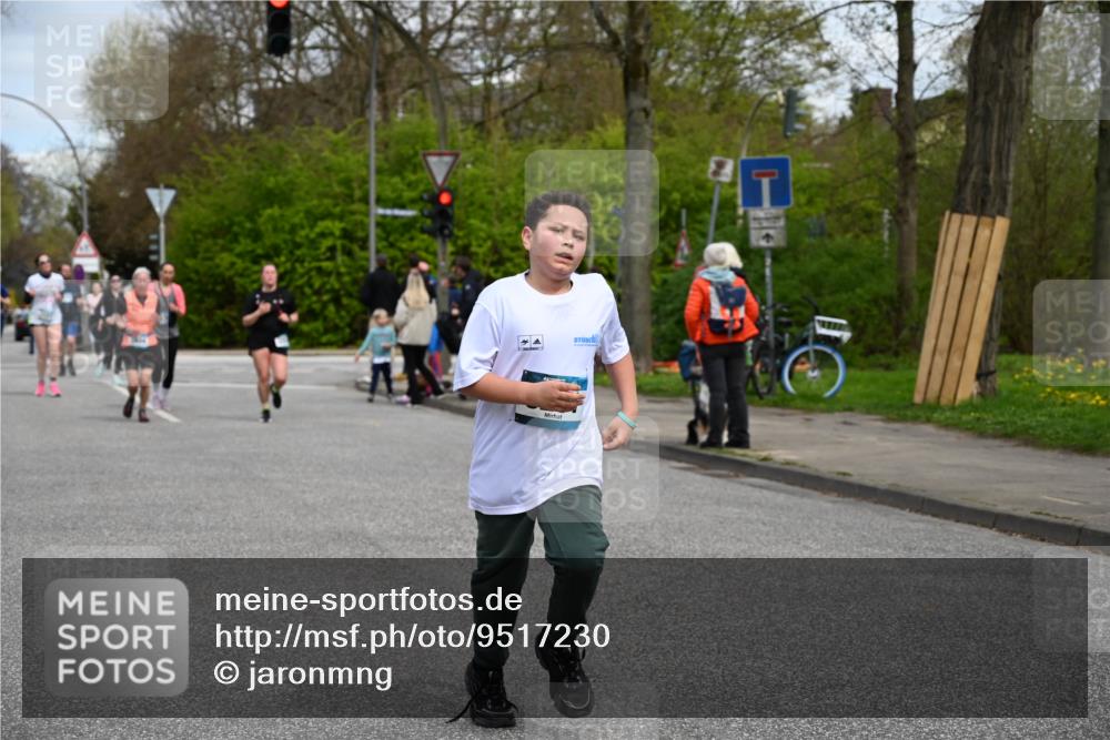 12.04.2026 - 45. Internationalen Wilhelmsburger Insellauf J. Mangold http://msf.ph/oto/9517230 12.04.2026 13:21:23 Ziel 2333, 4018, 5716, 4319, 5297, 4878, 5484, 2692, 4444, 4800, 4047, 2175, 3402, 5482, 4017, 3676, 2628, 2628, 3251, 5201, 3109, 4404, 4362, 2473, 2552, 2130, 2840, 3998 meine-sportfotos.de