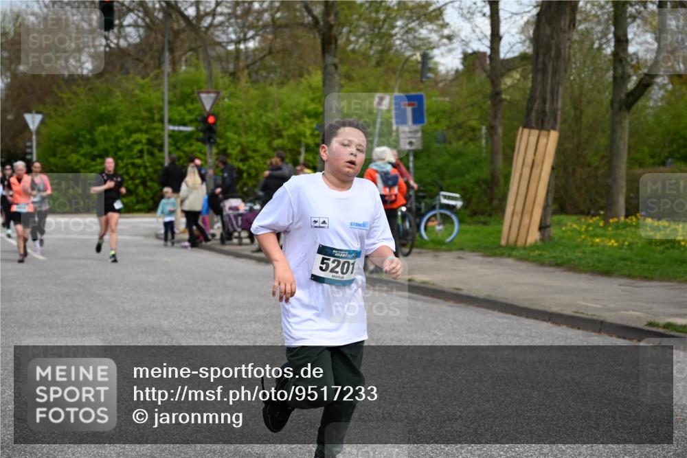 12.04.2026 - 45. Internationalen Wilhelmsburger Insellauf J. Mangold http://msf.ph/oto/9517233 12.04.2026 13:21:23 Ziel 2333, 4018, 5716, 4319, 5297, 4878, 5484, 2692, 4444, 4800, 4047, 2175, 3402, 5482, 4017, 3676, 2628, 2628, 3251, 5201, 3109, 4404, 4362, 2473, 2552, 2130, 2840, 3998 meine-sportfotos.de