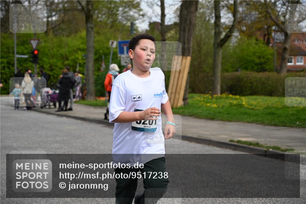 12.04.2026 - 45. Internationalen Wilhelmsburger Insellauf J. Mangold http://msf.ph/oto/9517238 12.04.2026 13:21:24 Ziel 2333, 4018, 5716, 4319, 5297, 4878, 5484, 2692, 4444, 4800, 4047, 2175, 3402, 5482, 4017, 3676, 2628, 3251, 3251, 5201, 3109, 4404, 4362, 2473, 2552, 2130, 2840, 3998, 5462 meine-sportfotos.de