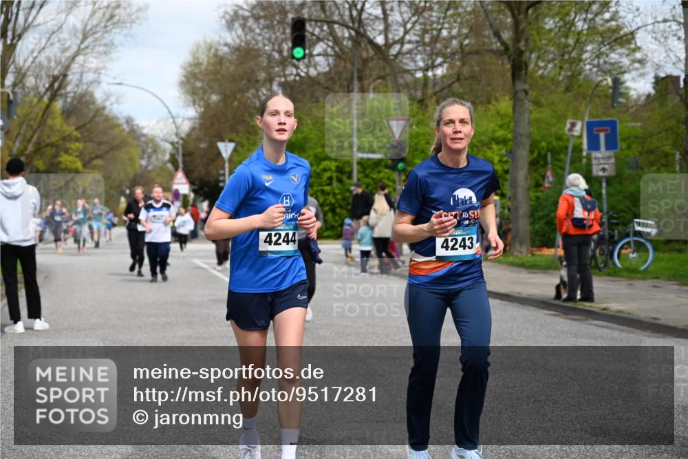 12.04.2026 - 45. Internationalen Wilhelmsburger Insellauf J. Mangold http://msf.ph/oto/9517281 12.04.2026 13:21:33 Ziel 5297, 4878, 5484, 2692, 4444, 4800, 4047, 2175, 3402, 5482, 4017, 3676, 2628, 3251, 5201, 3109, 4404, 4362, 2473, 2552, 2130, 2130, 2840, 3998, 5462, 5205, 4809, 2002, 2332 meine-sportfotos.de