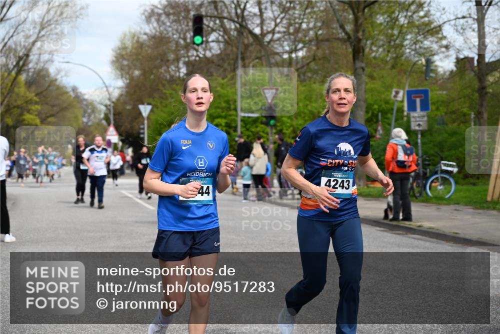12.04.2026 - 45. Internationalen Wilhelmsburger Insellauf J. Mangold http://msf.ph/oto/9517283 12.04.2026 13:21:34 Ziel 4878, 5484, 2692, 4444, 4800, 4047, 2175, 3402, 5482, 4017, 3676, 3676, 2628, 3251, 5201, 3109, 4404, 4362, 2473, 2552, 2130, 2840, 3998, 5462, 5205, 4809, 2002, 2332 meine-sportfotos.de