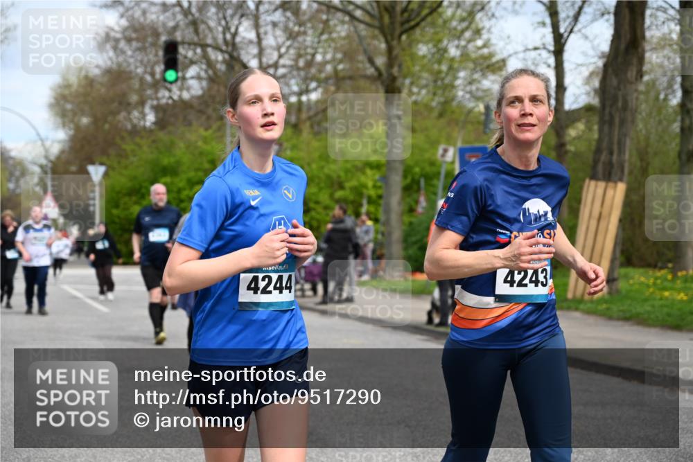 12.04.2026 - 45. Internationalen Wilhelmsburger Insellauf J. Mangold http://msf.ph/oto/9517290 12.04.2026 13:21:34 Ziel 4878, 5484, 2692, 4444, 4800, 4047, 2175, 3402, 5482, 4017, 3676, 3676, 2628, 3251, 5201, 3109, 4404, 4362, 2473, 2552, 2130, 2840, 3998, 5462, 5205, 4809, 2002, 2332 meine-sportfotos.de