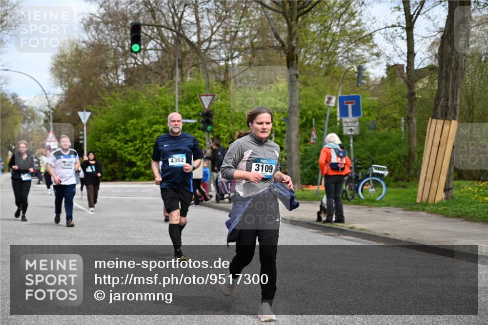 12.04.2026 - 45. Internationalen Wilhelmsburger Insellauf J. Mangold http://msf.ph/oto/9517300 12.04.2026 13:21:36 Ziel 2692, 4444, 4800, 4047, 2175, 3402, 5482, 4017, 3676, 2628, 3251, 3251, 5201, 3109, 4404, 4362, 2473, 2552, 2130, 2840, 3998, 5462, 5462, 5205, 4809, 2002, 2332 meine-sportfotos.de