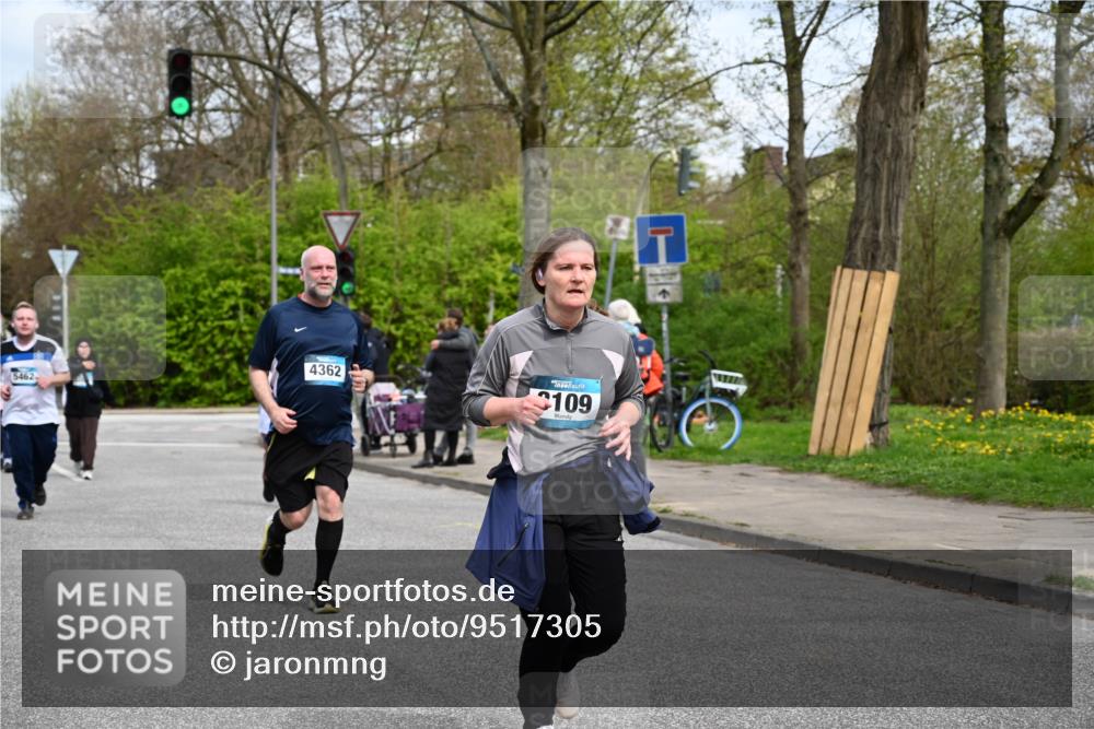 12.04.2026 - 45. Internationalen Wilhelmsburger Insellauf J. Mangold http://msf.ph/oto/9517305 12.04.2026 13:21:36 Ziel 2692, 4444, 4800, 4047, 2175, 3402, 5482, 4017, 3676, 2628, 3251, 3251, 5201, 3109, 4404, 4362, 2473, 2552, 2130, 2840, 3998, 5462, 5462, 5205, 4809, 2002, 2332 meine-sportfotos.de