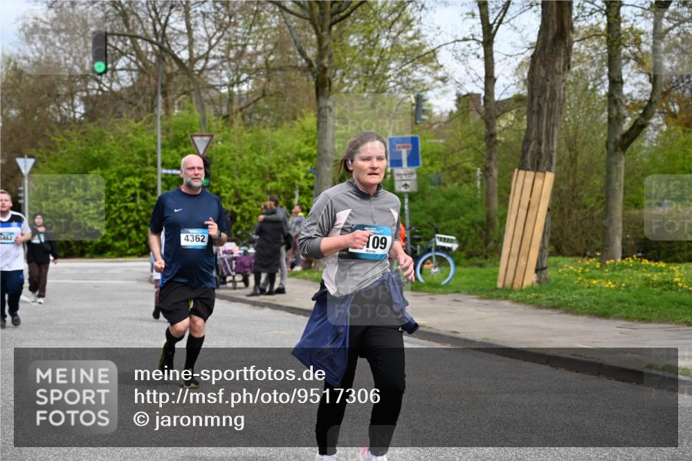 12.04.2026 - 45. Internationalen Wilhelmsburger Insellauf J. Mangold http://msf.ph/oto/9517306 12.04.2026 13:21:36 Ziel 2692, 4444, 4800, 4047, 2175, 3402, 5482, 4017, 3676, 2628, 3251, 3251, 5201, 3109, 4404, 4362, 2473, 2552, 2130, 2840, 3998, 5462, 5462, 5205, 4809, 2002, 2332 meine-sportfotos.de