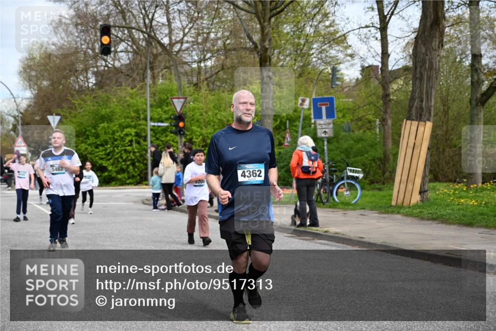 12.04.2026 - 45. Internationalen Wilhelmsburger Insellauf J. Mangold http://msf.ph/oto/9517313 12.04.2026 13:21:37 Ziel 2692, 4444, 4800, 4047, 2175, 3402, 5482, 4017, 3676, 2628, 3251, 5201, 3109, 4404, 4362, 2473, 2552, 2130, 2840, 3998, 5462, 5205, 4809, 2002, 2332, 2116 meine-sportfotos.de
