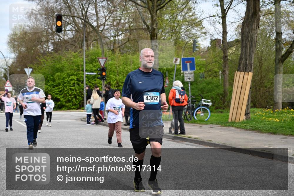 12.04.2026 - 45. Internationalen Wilhelmsburger Insellauf J. Mangold http://msf.ph/oto/9517314 12.04.2026 13:21:37 Ziel 2692, 4444, 4800, 4047, 2175, 3402, 5482, 4017, 3676, 2628, 3251, 5201, 3109, 4404, 4362, 2473, 2552, 2130, 2840, 3998, 5462, 5205, 4809, 2002, 2332, 2116 meine-sportfotos.de