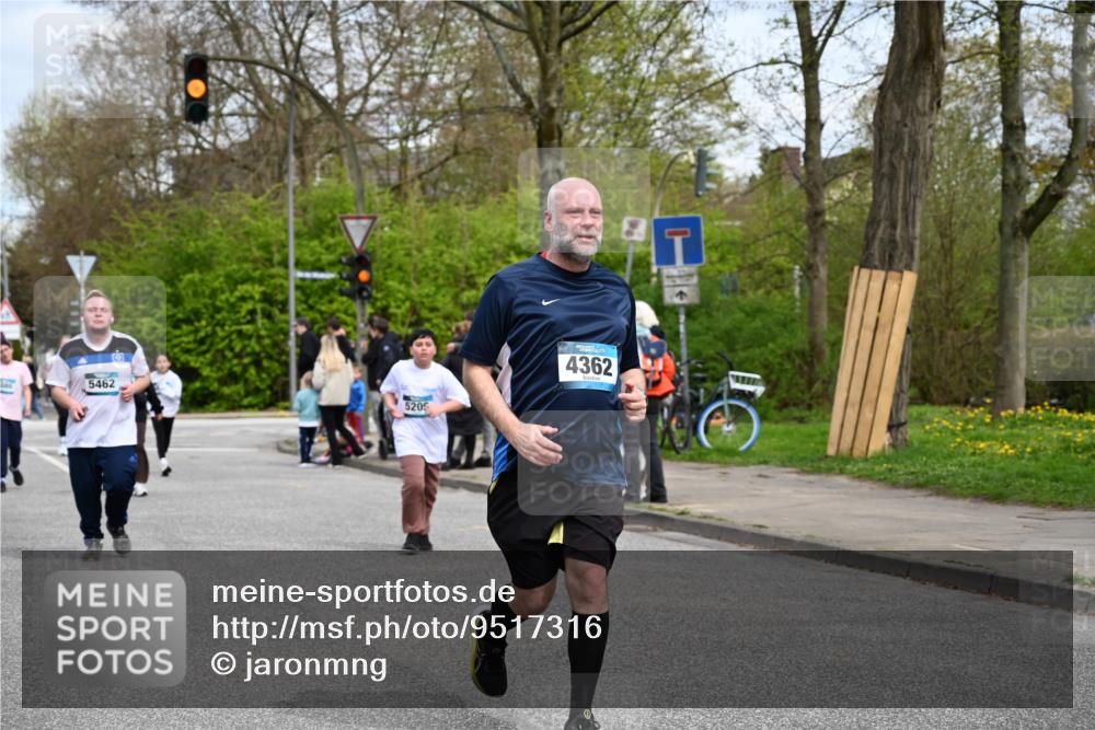 12.04.2026 - 45. Internationalen Wilhelmsburger Insellauf J. Mangold http://msf.ph/oto/9517316 12.04.2026 13:21:38 Ziel 4444, 4800, 4047, 2175, 3402, 5482, 4017, 3676, 2628, 3251, 5201, 5201, 3109, 4404, 4362, 2473, 2552, 2130, 2840, 3998, 5462, 5205, 5205, 4809, 2002, 2332, 2116, 3581 meine-sportfotos.de