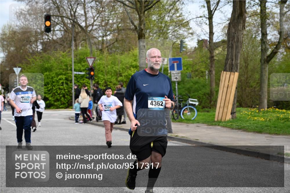 12.04.2026 - 45. Internationalen Wilhelmsburger Insellauf J. Mangold http://msf.ph/oto/9517317 12.04.2026 13:21:38 Ziel 4444, 4800, 4047, 2175, 3402, 5482, 4017, 3676, 2628, 3251, 5201, 5201, 3109, 4404, 4362, 2473, 2552, 2130, 2840, 3998, 5462, 5205, 5205, 4809, 2002, 2332, 2116, 3581 meine-sportfotos.de