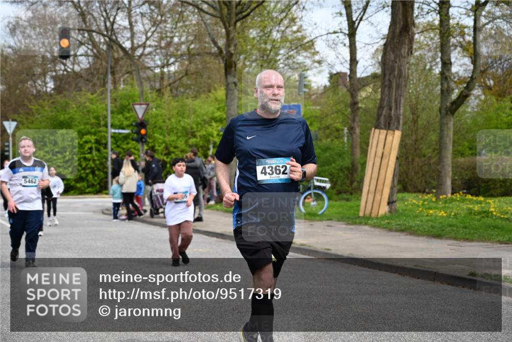 12.04.2026 - 45. Internationalen Wilhelmsburger Insellauf J. Mangold http://msf.ph/oto/9517319 12.04.2026 13:21:38 Ziel 4444, 4800, 4047, 2175, 3402, 5482, 4017, 3676, 2628, 3251, 5201, 5201, 3109, 4404, 4362, 2473, 2552, 2130, 2840, 3998, 5462, 5205, 5205, 4809, 2002, 2332, 2116, 3581 meine-sportfotos.de