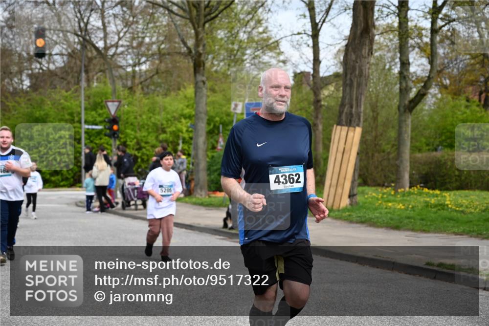 12.04.2026 - 45. Internationalen Wilhelmsburger Insellauf J. Mangold http://msf.ph/oto/9517322 12.04.2026 13:21:38 Ziel 4444, 4800, 4047, 2175, 3402, 5482, 4017, 3676, 2628, 3251, 5201, 5201, 3109, 4404, 4362, 2473, 2552, 2130, 2840, 3998, 5462, 5205, 5205, 4809, 2002, 2332, 2116, 3581 meine-sportfotos.de