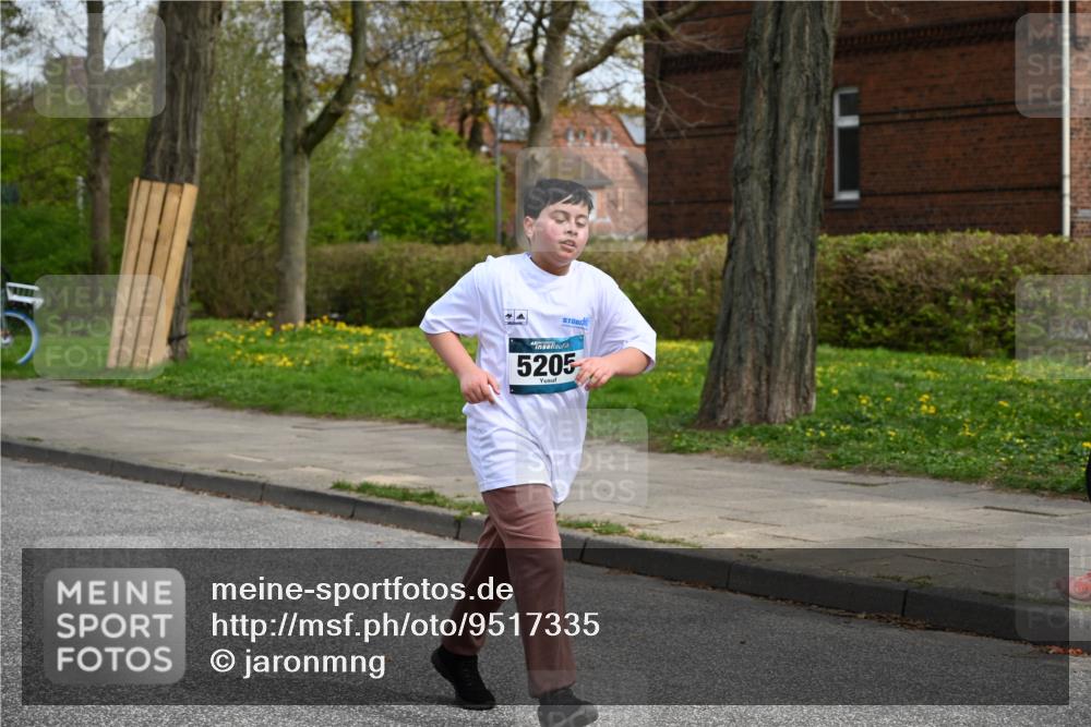 12.04.2026 - 45. Internationalen Wilhelmsburger Insellauf J. Mangold http://msf.ph/oto/9517335 12.04.2026 13:21:41 Ziel 4800, 4047, 2175, 3402, 5482, 4017, 3676, 2628, 3251, 5201, 3109, 4404, 3109, 4404, 4362, 2473, 2552, 2130, 2840, 3998, 5462, 5205, 4809, 2002, 2332, 2116, 3581, 3235, 3915, 5080, 4348, 5085 meine-sportfotos.de