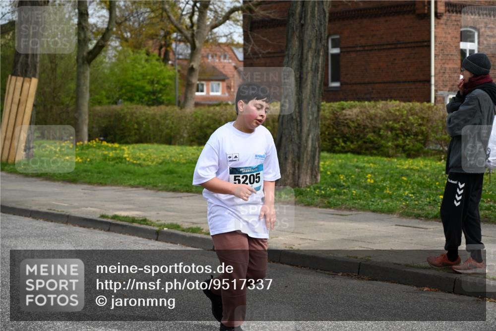 12.04.2026 - 45. Internationalen Wilhelmsburger Insellauf J. Mangold http://msf.ph/oto/9517337 12.04.2026 13:21:41 Ziel 4800, 4047, 2175, 3402, 5482, 4017, 3676, 2628, 3251, 5201, 3109, 4404, 3109, 4404, 4362, 2473, 2552, 2130, 2840, 3998, 5462, 5205, 4809, 2002, 2332, 2116, 3581, 3235, 3915, 5080, 4348, 5085 meine-sportfotos.de