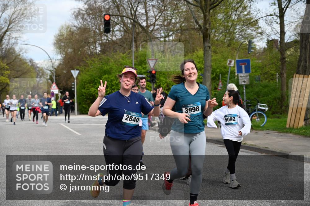12.04.2026 - 45. Internationalen Wilhelmsburger Insellauf J. Mangold http://msf.ph/oto/9517349 12.04.2026 13:21:46 Ziel 3402, 5482, 4017, 3676, 2628, 3251, 5201, 3109, 4404, 4362, 2473, 2552, 2130, 2840, 3998, 5462, 5205, 4809, 2002, 2332, 2116, 3581, 3235, 3915, 5080, 4348, 5085, 3603, 3602, 5092 meine-sportfotos.de