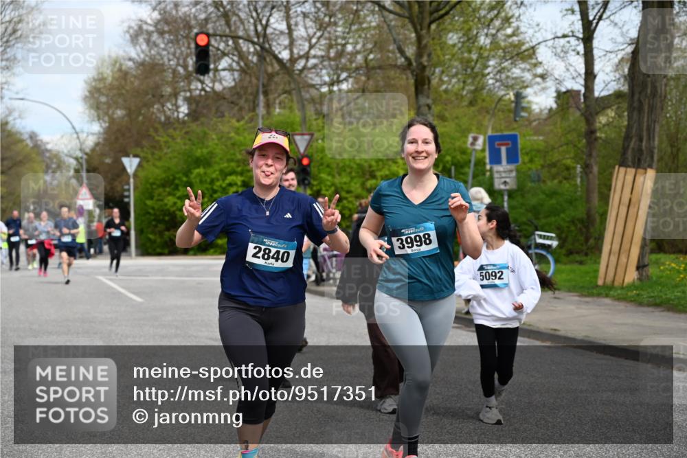12.04.2026 - 45. Internationalen Wilhelmsburger Insellauf J. Mangold http://msf.ph/oto/9517351 12.04.2026 13:21:47 Ziel 5482, 4017, 3676, 2628, 3251, 5201, 3109, 4404, 4362, 2473, 2552, 2130, 2840, 3998, 2840, 3998, 5462, 5205, 4809, 2002, 2332, 2116, 3581, 3235, 3915, 5080, 4348, 5085, 3603, 3602, 5092, 2246, 5192, 5171 meine-sportfotos.de