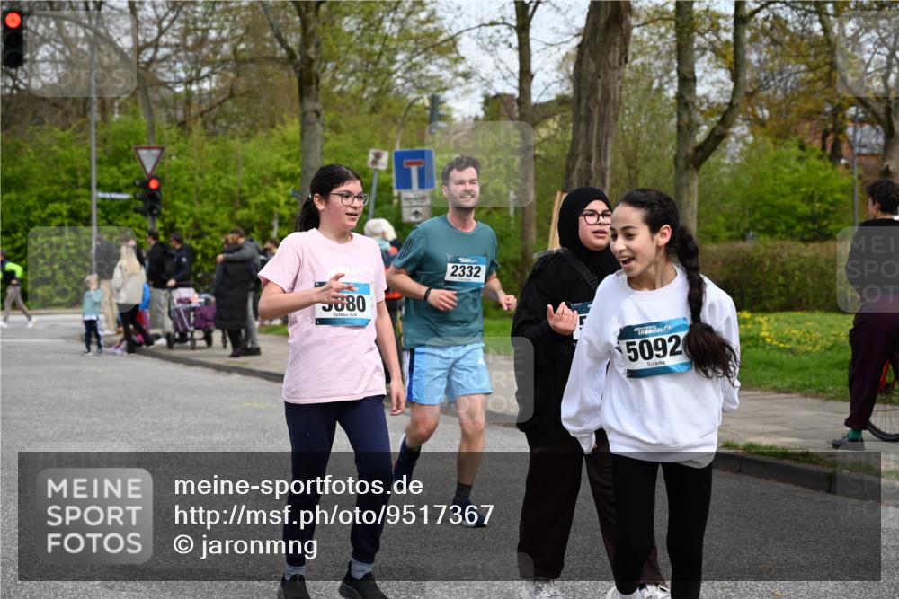 12.04.2026 - 45. Internationalen Wilhelmsburger Insellauf J. Mangold http://msf.ph/oto/9517367 12.04.2026 13:21:48 Ziel 5482, 4017, 3676, 2628, 3251, 5201, 3109, 4404, 4362, 2473, 2552, 2130, 2840, 3998, 5462, 5462, 5205, 4809, 2002, 2332, 2116, 3581, 3235, 3915, 5080, 4348, 5085, 3603, 3602, 5092, 2246, 5192, 5171, 3162, 4443 meine-sportfotos.de