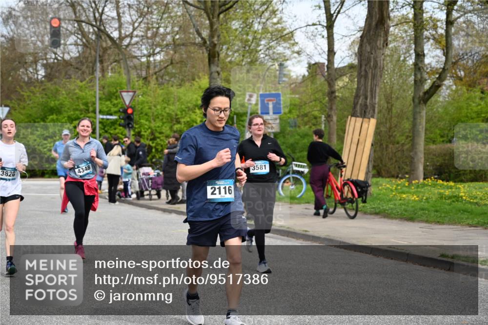 12.04.2026 - 45. Internationalen Wilhelmsburger Insellauf J. Mangold http://msf.ph/oto/9517386 12.04.2026 13:21:55 Ziel 4017, 3676, 2628, 3251, 5201, 3109, 4404, 4362, 2473, 2552, 2130, 2840, 3998, 5462, 5205, 4809, 2002, 2332, 2116, 3581, 3235, 3915, 5080, 4348, 5085, 3603, 3602, 5092, 2246, 5192, 5171, 3162, 4443, 4442, 3746, 5290, 3057, 3667, 5304, 4210 meine-sportfotos.de