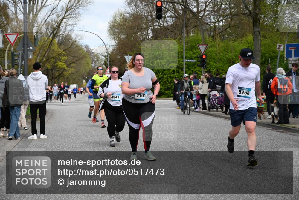 12.04.2026 - 45. Internationalen Wilhelmsburger Insellauf J. Mangold http://msf.ph/oto/9517473 12.04.2026 13:20:24 Ziel 3898, 2431, 4121, 5308, 3236, 4718, 2247, 3203, 5342, 3822, 3821, 4999, 4803, 2224, 4223, 4224, 4954, 5258, 3284, 2469, 4305, 2013, 3233, 5230, 3766, 4103, 4341, 5633, 4284, 4293 meine-sportfotos.de