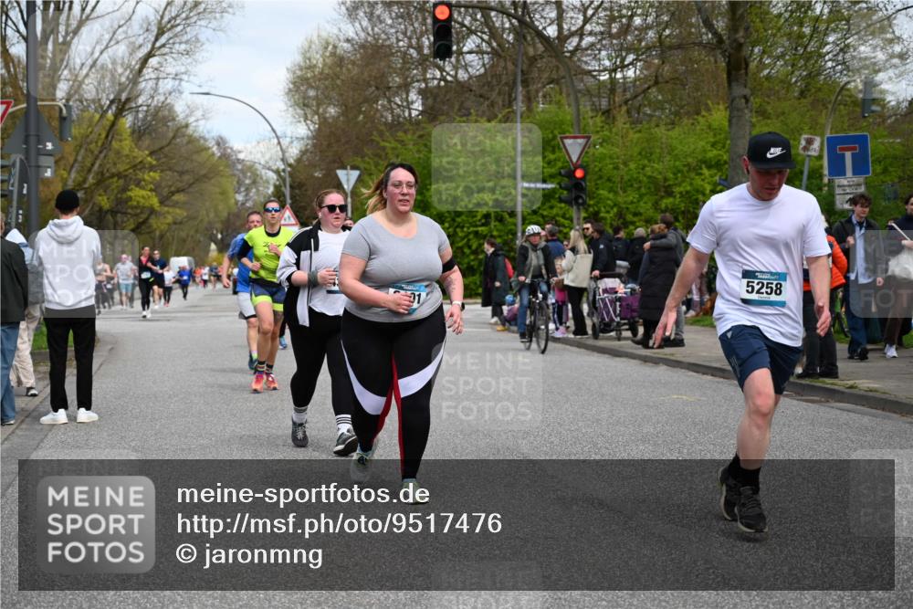 12.04.2026 - 45. Internationalen Wilhelmsburger Insellauf J. Mangold http://msf.ph/oto/9517476 12.04.2026 13:20:24 Ziel 3898, 2431, 4121, 5308, 3236, 4718, 2247, 3203, 5342, 3822, 3821, 4999, 4803, 2224, 4223, 4224, 4954, 5258, 3284, 2469, 4305, 2013, 3233, 5230, 3766, 4103, 4341, 5633, 4284, 4293 meine-sportfotos.de