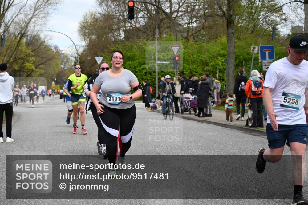 12.04.2026 - 45. Internationalen Wilhelmsburger Insellauf J. Mangold http://msf.ph/oto/9517481 12.04.2026 13:20:25 Ziel 3898, 2431, 4121, 5308, 3236, 4718, 2247, 3203, 5342, 3822, 3821, 4999, 4803, 2224, 4223, 4224, 4954, 5258, 3284, 2469, 4305, 2013, 3233, 5230, 3766, 3766, 4103, 4341, 5633, 4284, 4293, 5543 meine-sportfotos.de