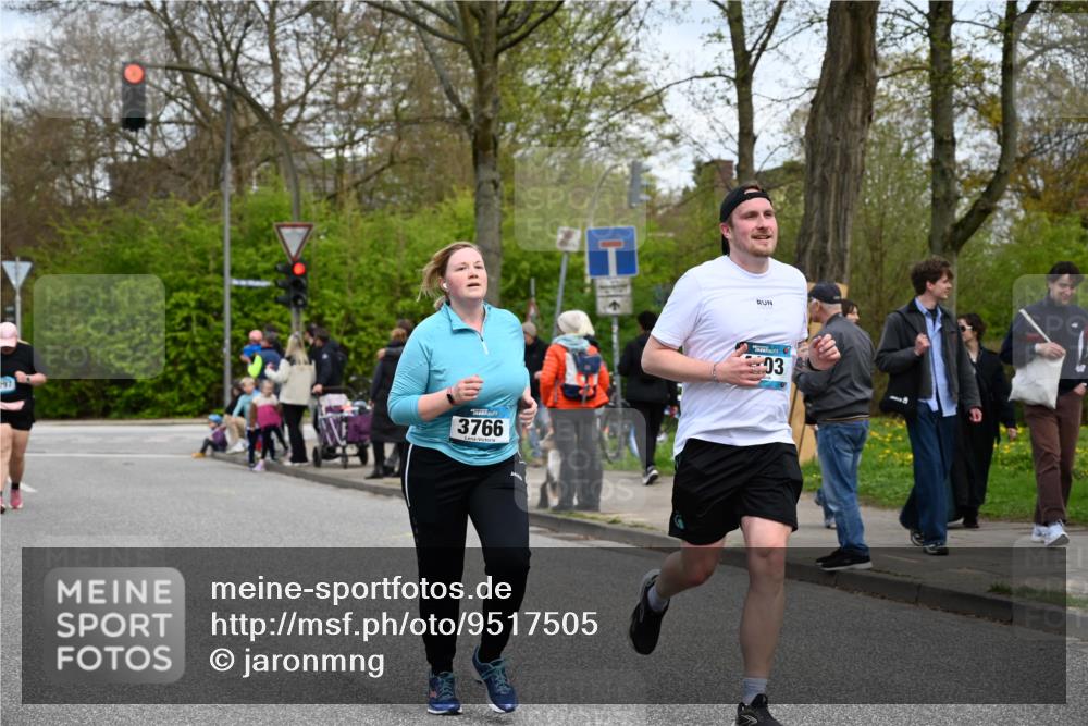 12.04.2026 - 45. Internationalen Wilhelmsburger Insellauf J. Mangold http://msf.ph/oto/9517505 12.04.2026 13:20:31 Ziel 2431, 4121, 5308, 3236, 4718, 2247, 3203, 5342, 3822, 3821, 4999, 4803, 2224, 4223, 4224, 4954, 5258, 3284, 2469, 4305, 2013, 2013, 3233, 5230, 3766, 4103, 4341, 5633, 4284, 4293, 5543, 2363, 2101 meine-sportfotos.de