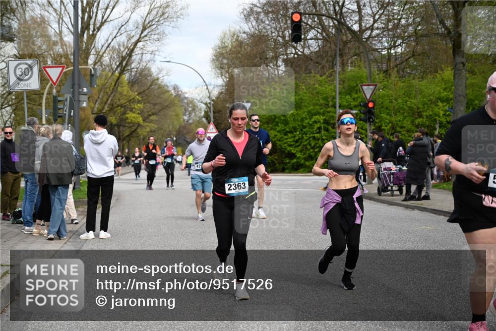 12.04.2026 - 45. Internationalen Wilhelmsburger Insellauf J. Mangold http://msf.ph/oto/9517526 12.04.2026 13:20:39 Ziel 2247, 3203, 5342, 3822, 3821, 4999, 4803, 2224, 4223, 4224, 4954, 5258, 3284, 2469, 4305, 2013, 3233, 5230, 3766, 4103, 4341, 5633, 4284, 4293, 5543, 2363, 2101, 4417, 3552, 3551, 2333, 4018, 5716 meine-sportfotos.de