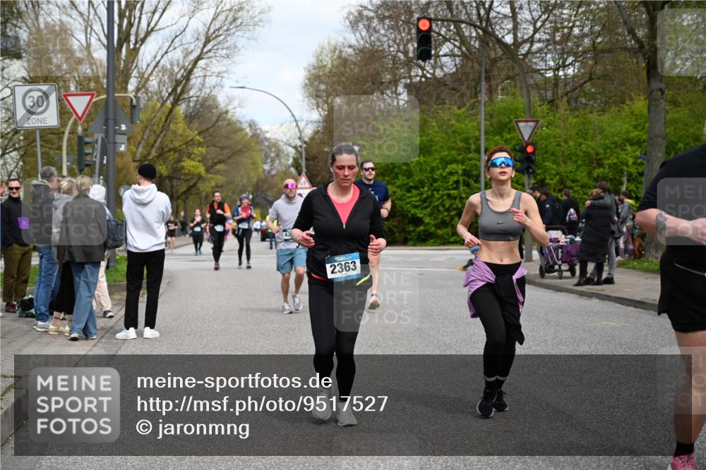12.04.2026 - 45. Internationalen Wilhelmsburger Insellauf J. Mangold http://msf.ph/oto/9517527 12.04.2026 13:20:39 Ziel 2247, 3203, 5342, 3822, 3821, 4999, 4803, 2224, 4223, 4224, 4954, 5258, 3284, 2469, 4305, 2013, 3233, 5230, 3766, 4103, 4341, 5633, 4284, 4293, 5543, 2363, 2101, 4417, 3552, 3551, 2333, 4018, 5716 meine-sportfotos.de