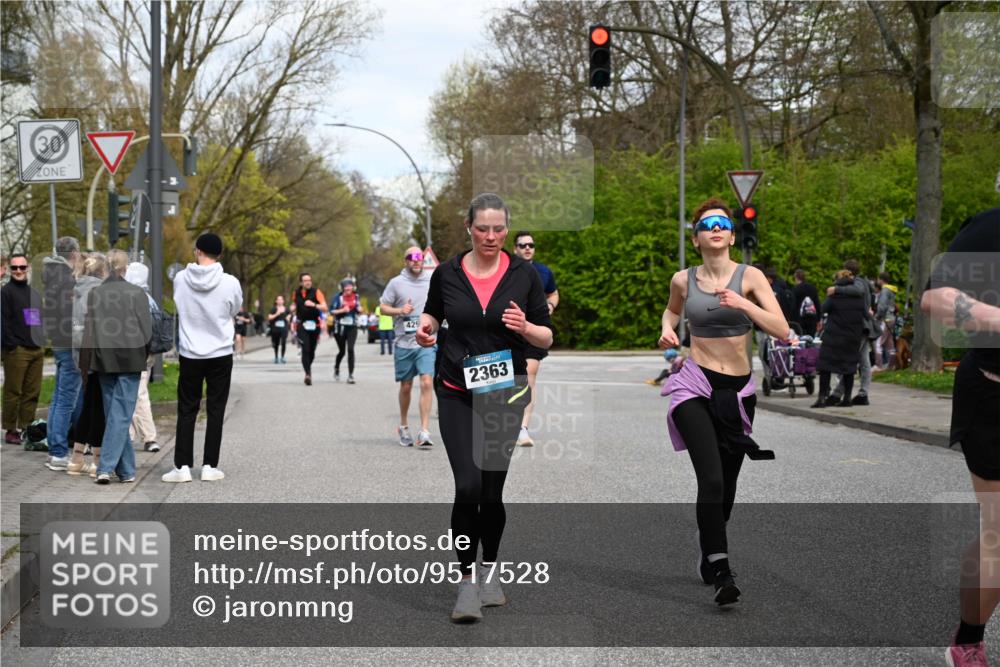 12.04.2026 - 45. Internationalen Wilhelmsburger Insellauf J. Mangold http://msf.ph/oto/9517528 12.04.2026 13:20:39 Ziel 2247, 3203, 5342, 3822, 3821, 4999, 4803, 2224, 4223, 4224, 4954, 5258, 3284, 2469, 4305, 2013, 3233, 5230, 3766, 4103, 4341, 5633, 4284, 4293, 5543, 2363, 2101, 4417, 3552, 3551, 2333, 4018, 5716 meine-sportfotos.de
