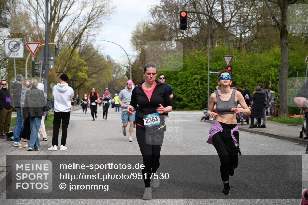 12.04.2026 - 45. Internationalen Wilhelmsburger Insellauf J. Mangold http://msf.ph/oto/9517530 12.04.2026 13:20:39 Ziel 2247, 3203, 5342, 3822, 3821, 4999, 4803, 2224, 4223, 4224, 4954, 5258, 3284, 2469, 4305, 2013, 3233, 5230, 3766, 4103, 4341, 5633, 4284, 4293, 5543, 2363, 2101, 4417, 3552, 3551, 2333, 4018, 5716 meine-sportfotos.de
