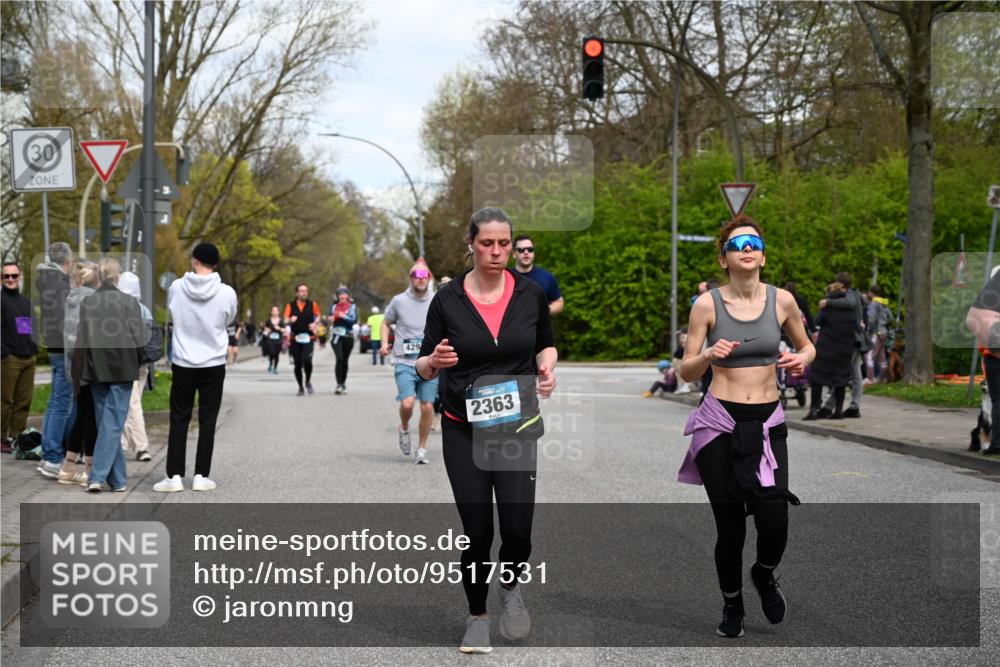 12.04.2026 - 45. Internationalen Wilhelmsburger Insellauf J. Mangold http://msf.ph/oto/9517531 12.04.2026 13:20:39 Ziel 2247, 3203, 5342, 3822, 3821, 4999, 4803, 2224, 4223, 4224, 4954, 5258, 3284, 2469, 4305, 2013, 3233, 5230, 3766, 4103, 4341, 5633, 4284, 4293, 5543, 2363, 2101, 4417, 3552, 3551, 2333, 4018, 5716 meine-sportfotos.de