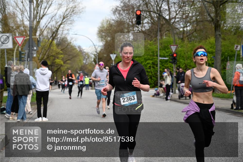 12.04.2026 - 45. Internationalen Wilhelmsburger Insellauf J. Mangold http://msf.ph/oto/9517538 12.04.2026 13:20:40 Ziel 5342, 3822, 3821, 4999, 4803, 2224, 4223, 4224, 4954, 5258, 3284, 2469, 4305, 2013, 3233, 5230, 3766, 4103, 4341, 5633, 4284, 4293, 5543, 2363, 2363, 2101, 4417, 3552, 3551, 2333, 4018, 5716 meine-sportfotos.de