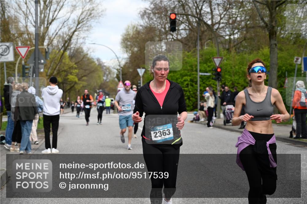 12.04.2026 - 45. Internationalen Wilhelmsburger Insellauf J. Mangold http://msf.ph/oto/9517539 12.04.2026 13:20:40 Ziel 5342, 3822, 3821, 4999, 4803, 2224, 4223, 4224, 4954, 5258, 3284, 2469, 4305, 2013, 3233, 5230, 3766, 4103, 4341, 5633, 4284, 4293, 5543, 2363, 2363, 2101, 4417, 3552, 3551, 2333, 4018, 5716 meine-sportfotos.de