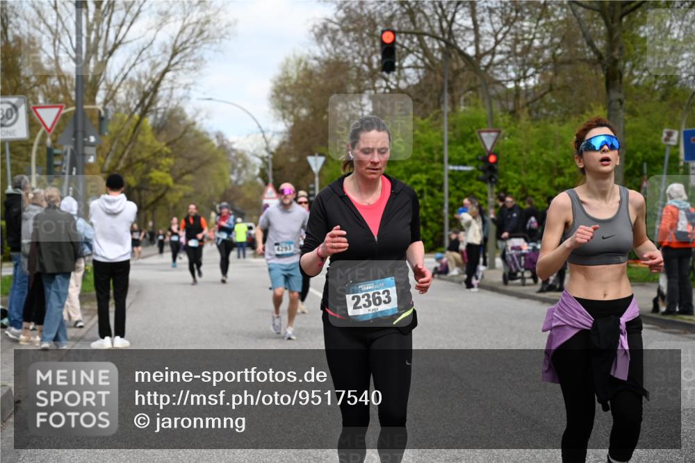 12.04.2026 - 45. Internationalen Wilhelmsburger Insellauf J. Mangold http://msf.ph/oto/9517540 12.04.2026 13:20:40 Ziel 5342, 3822, 3821, 4999, 4803, 2224, 4223, 4224, 4954, 5258, 3284, 2469, 4305, 2013, 3233, 5230, 3766, 4103, 4341, 5633, 4284, 4293, 5543, 2363, 2363, 2101, 4417, 3552, 3551, 2333, 4018, 5716 meine-sportfotos.de